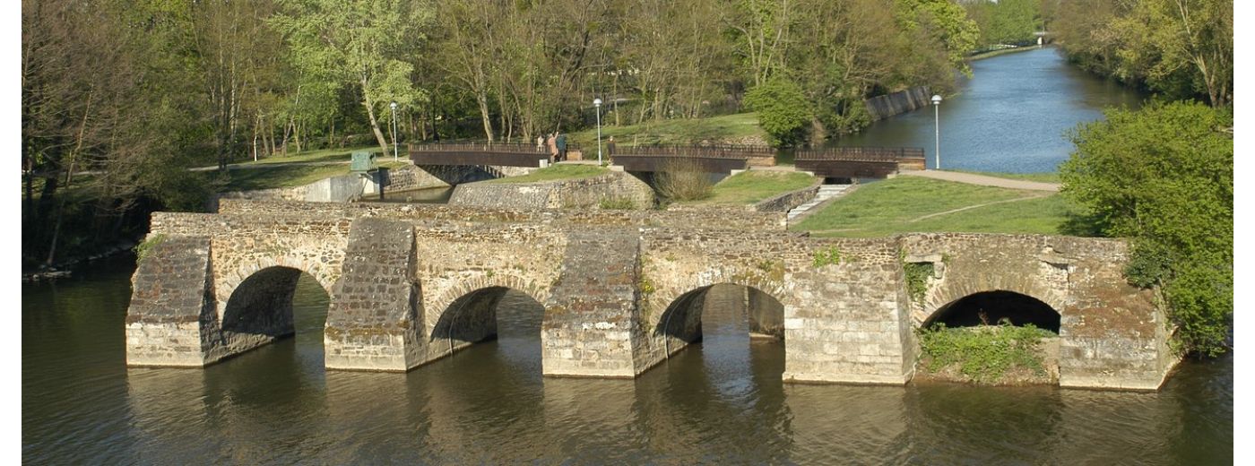 Le Pont des Vendéens, sur la rivière l'Huisne, entre les quartiers Sablons et Pontlieue, Le Mans
