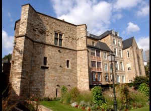 PALACE OF THE COUNTS OF MAINE (CITY HALL)